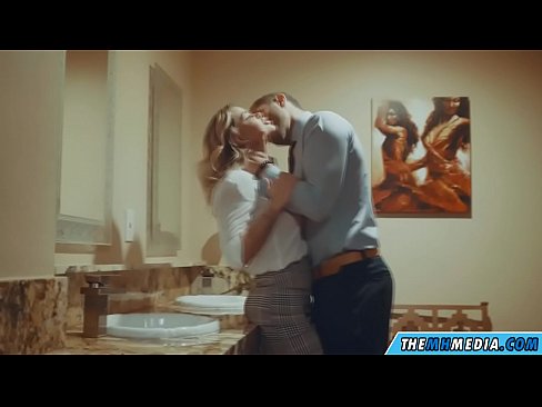❤️ Том биетэй шаргал үст таныг нийтийн бие засах газар уруу татах үед Зовох видео манайд mn.redgast4asset.ru ☑